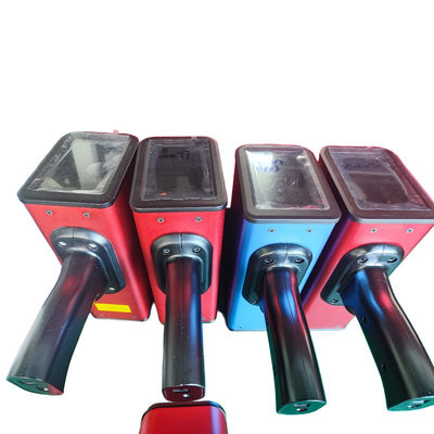 Medidor de distancia láser de mano amarillo gris y placa de calibración para un cálculo preciso de la distancia