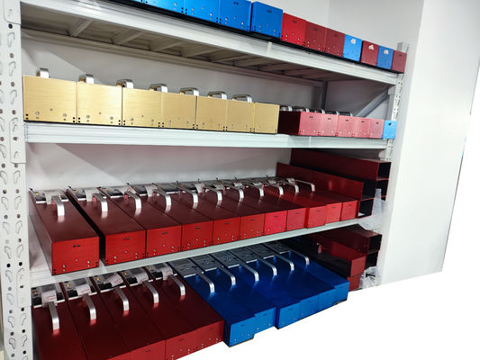 Medidor de retrorreflector de volumen total de 700 mm x 135 mm x 115 mm, que incluye un ángulo de visión de 105 grados y un rango de medición RL de 0-4000 mcd/m²lx para pruebas de reflectividad