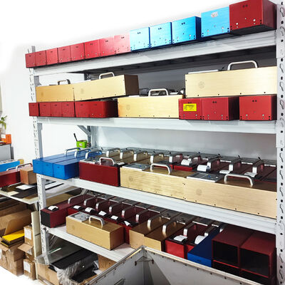 Medidor retroreflector con espacio de almacenamiento de datos de 16G que ofrece un error de medición de repetibilidad inferior al 3 por ciento y un volumen total de 700 mm x 135 mm x 115 mm diseñado para aplicaciones de prueba